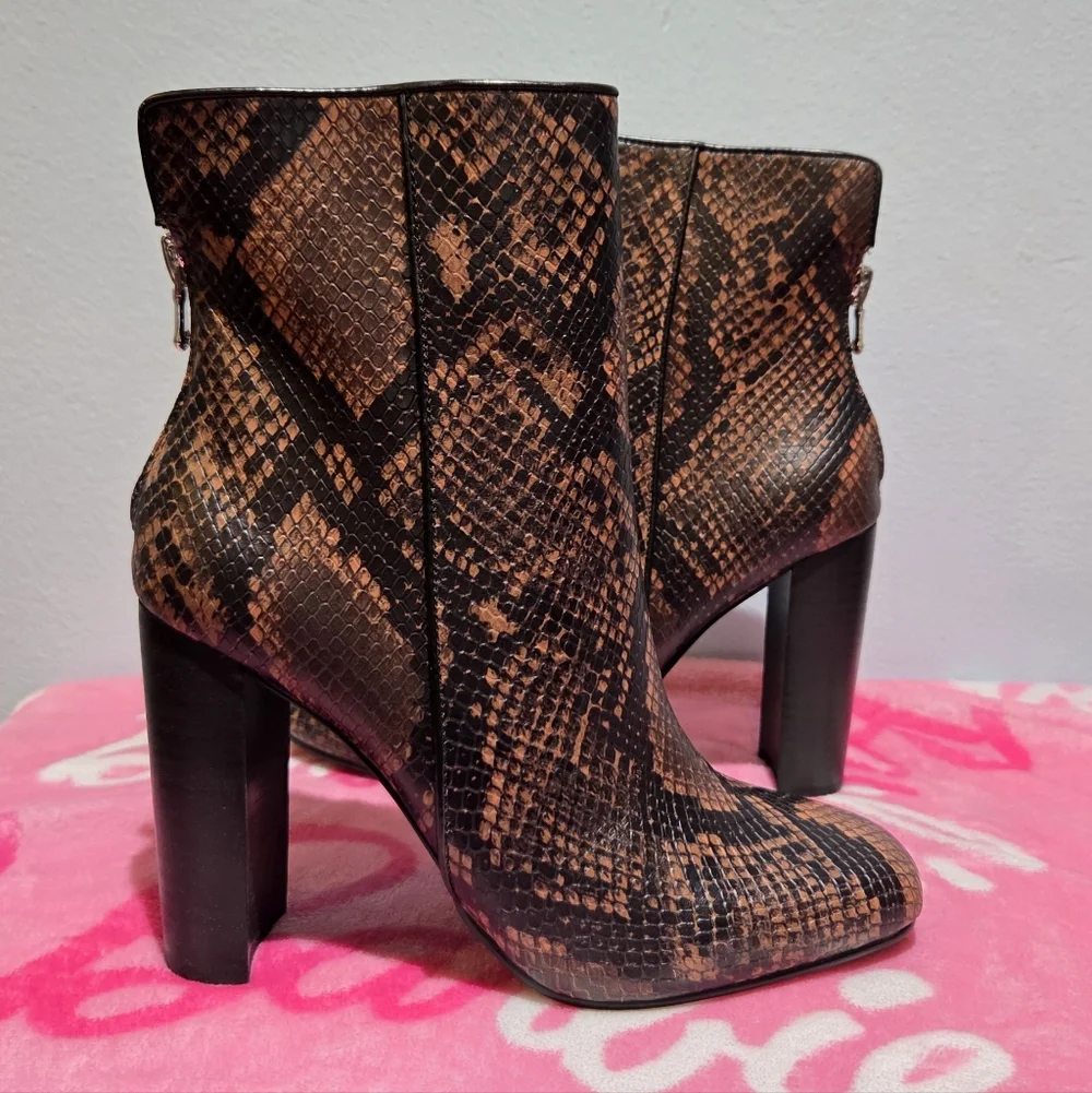 Aqua Women's Soren Brown Leather Block Heel Ankle Boot, Size 6.5 - Picture 5 of 11